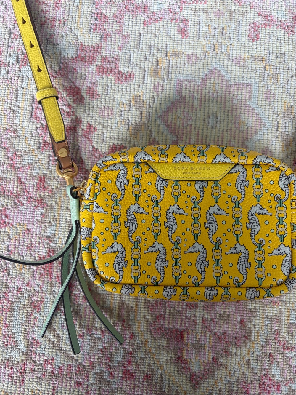 Tory Burch Seahorse Crossbody Bag
BRAND NEW NEVER USED-retail $298
original tag